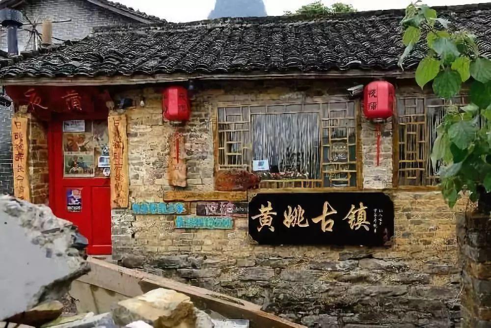 天王娶模特,离婚得亿万,她现活出超富裕生活!